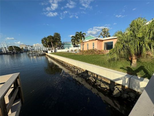 Exterior, Lake