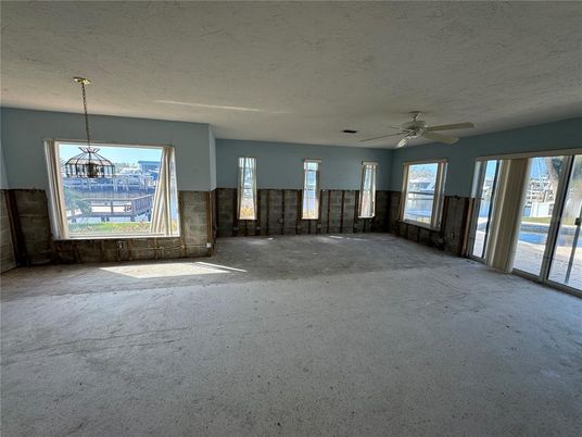 Empty room, Interior, Pendant Lights