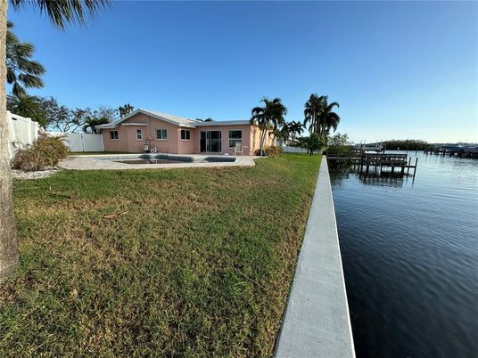 Exterior, Lake