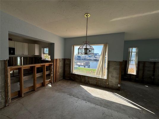 Empty room, Interior, Pendant Lights
