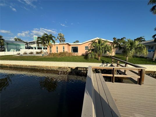 Exterior, Lake