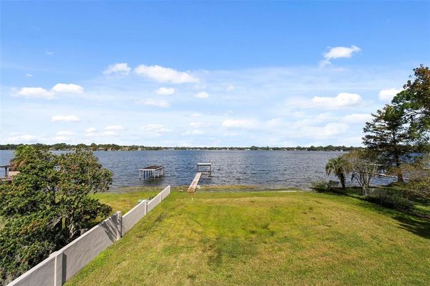 Exterior, Lake