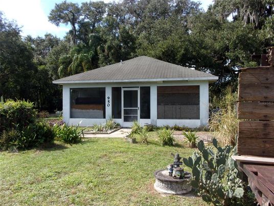 Backyard, Exterior, Facade, Ranch
