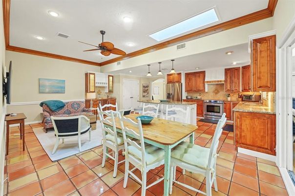 Dining room, Interior, Kitchen, Pendant Lights, Recessed Lighting, Stainless Steel Appliances