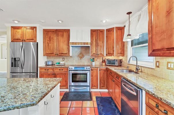 Interior, Kitchen, Pendant Lights, Recessed Lighting, Stainless Steel Appliances