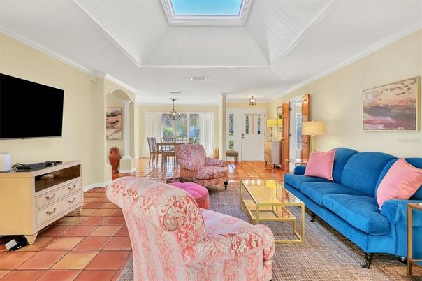 Chandelier, Dining room, Interior, Living room