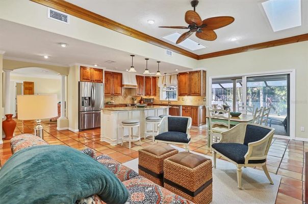 Dining room, Interior, Kitchen, Pendant Lights, Recessed Lighting, Stainless Steel Appliances