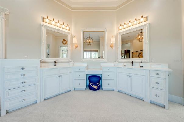 Bathroom, Dual Sink Vanities, Interior