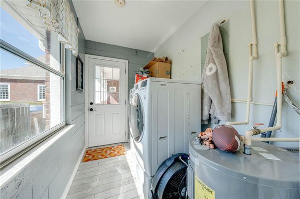 Interior, Washer, Wood Texture Flooring