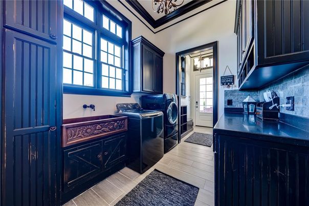Interior, Washer, Wood Texture Flooring