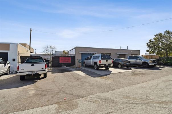Exterior, Garage