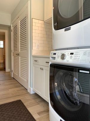 Interior, Washer, Wood Texture Flooring