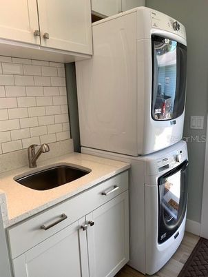 Interior, Kitchen, Washer, Wood Texture Flooring