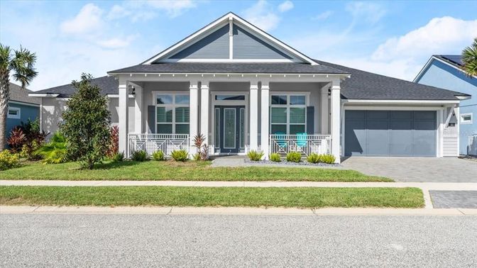 Attached, Exterior, Facade, American Craftsman