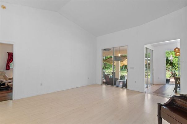 Empty room, Interior, Pendant Lights, Piano, Wood Texture Flooring