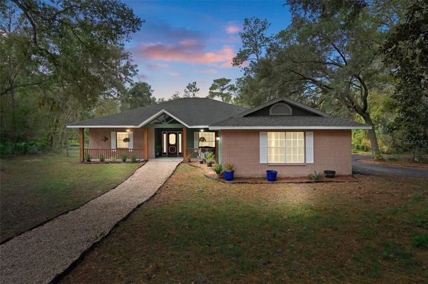 Backyard, Exterior, Facade, Brick Facade, Ranch