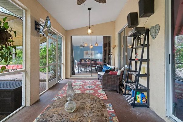 Dining room, Interior, Living room, Pendant Lights