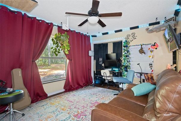 Home Office, Interior