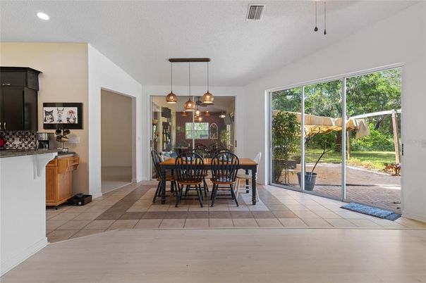 Dining room, Interior, Pendant Lights, Recessed Lighting