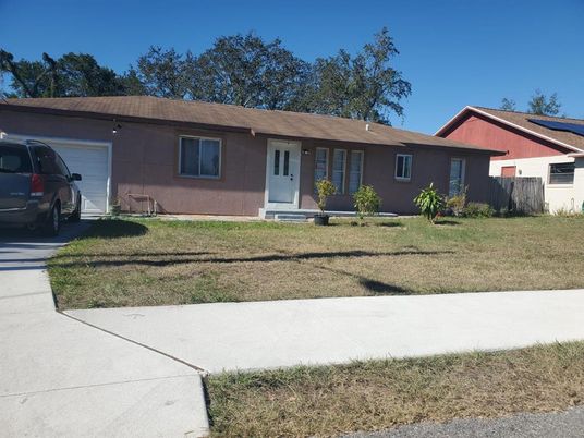 Attached, Exterior, Facade, Ranch