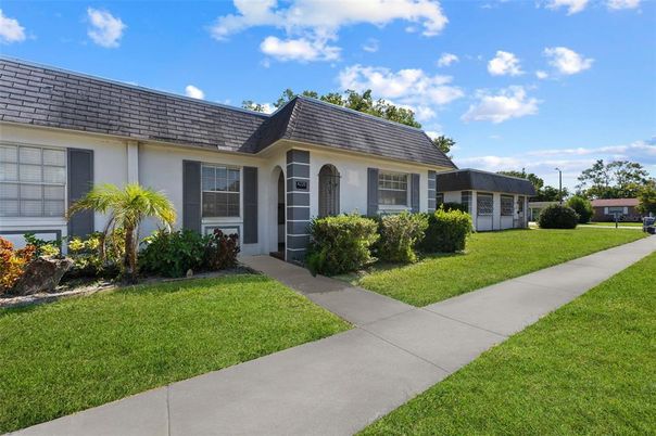 Backyard, Exterior, Facade, Ranch