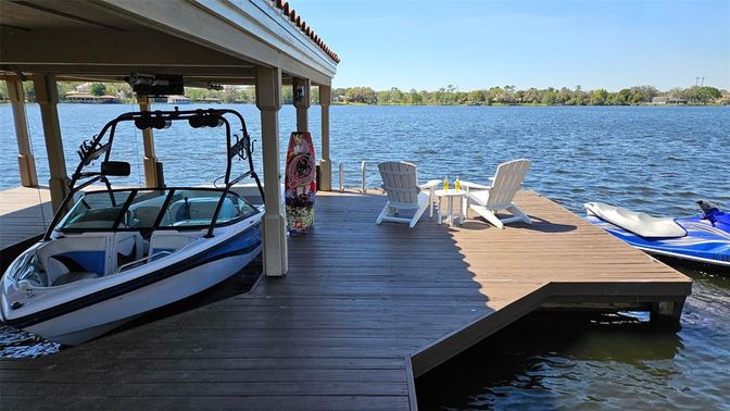 Exterior, Lake