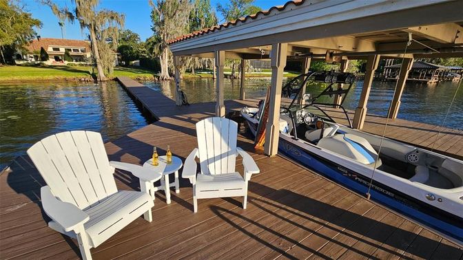 Exterior, Lake