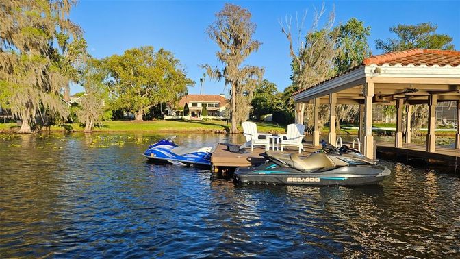 Exterior, Lake