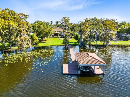 Exterior, Lake
