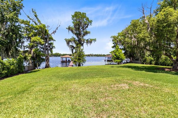 Exterior, Lake