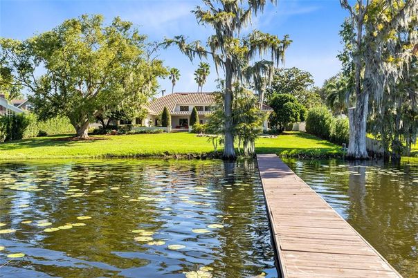 Exterior, Lake