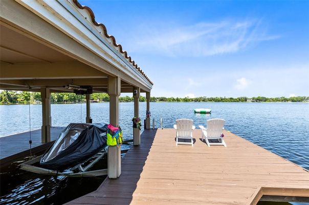 Exterior, Lake