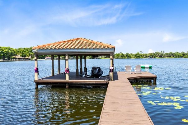 Exterior, Lake
