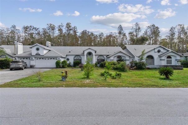 Attached, Exterior, Facade, Ranch