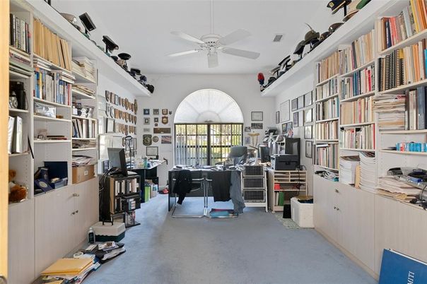 Home Office, Interior