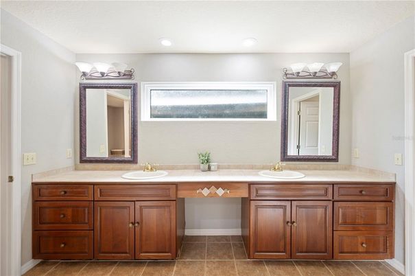 Bathroom, Dual Sink Vanities, Interior, Recessed Lighting