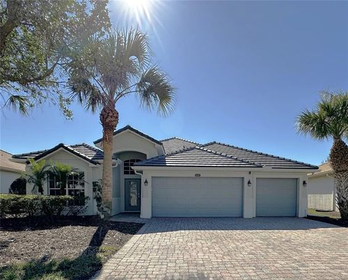 Attached, Exterior, Facade, Mediterranean