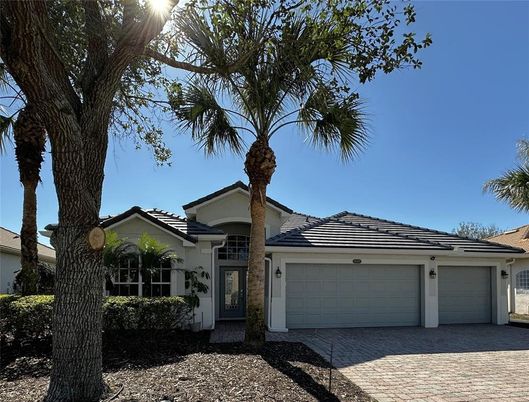 Attached, Exterior, Facade, Ranch