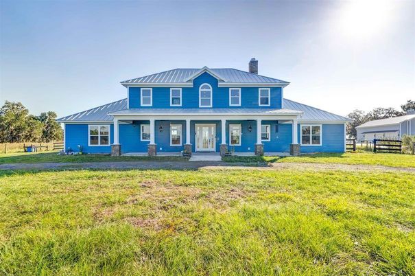 Backyard, Exterior, Facade, Queen Anne Victorian
