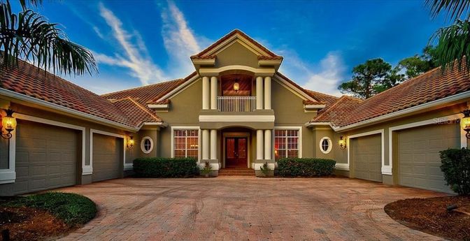Attached, Exterior, Facade, Mediterranean