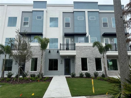 Exterior, Facade, Rowhouse