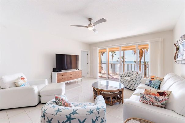 Interior, Living room, Water