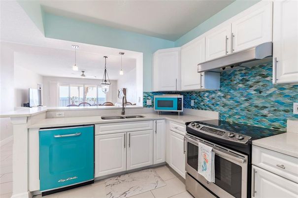 Interior, Kitchen, Marble, Pendant Lights, Stainless Steel Appliances