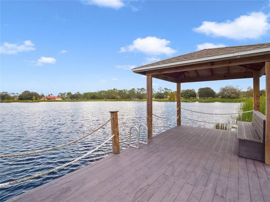 Exterior, Lake