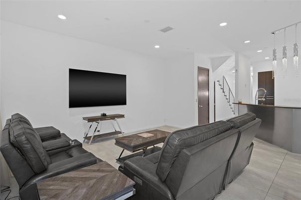 Interior, Living room, Pendant Lights, Recessed Lighting