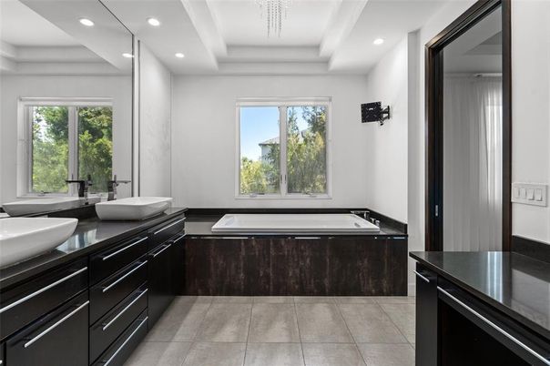 Bathroom, Dual Sink Vanities, Interior, Recessed Lighting