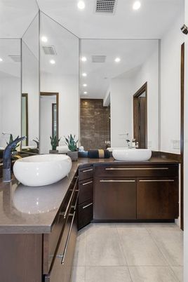 Bathroom, Dual Sink Vanities, Interior, Recessed Lighting