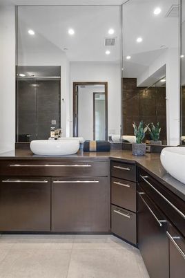 Bathroom, Dual Sink Vanities, Interior, Recessed Lighting