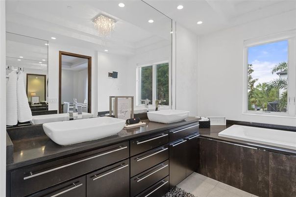 Bathroom, Dual Sink Vanities, Interior, Recessed Lighting