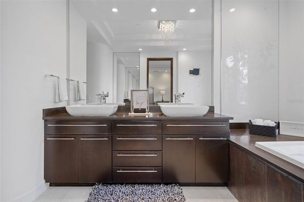 Bathroom, Dual Sink Vanities, Interior, Recessed Lighting